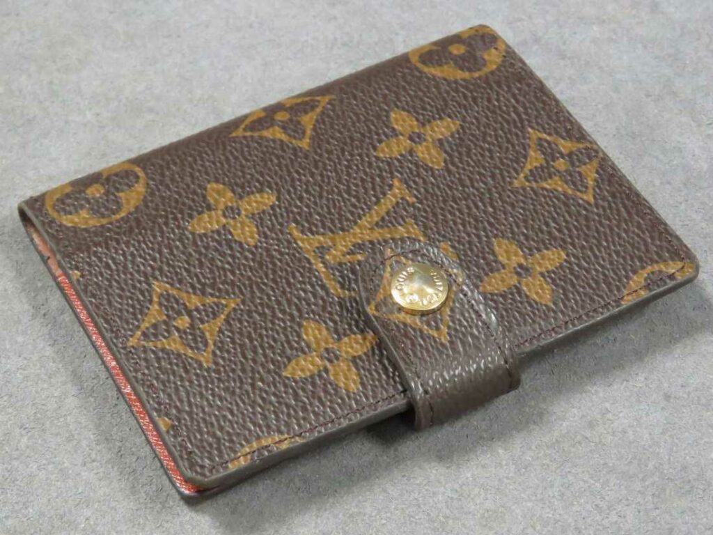 does louis vuitton have a credit card